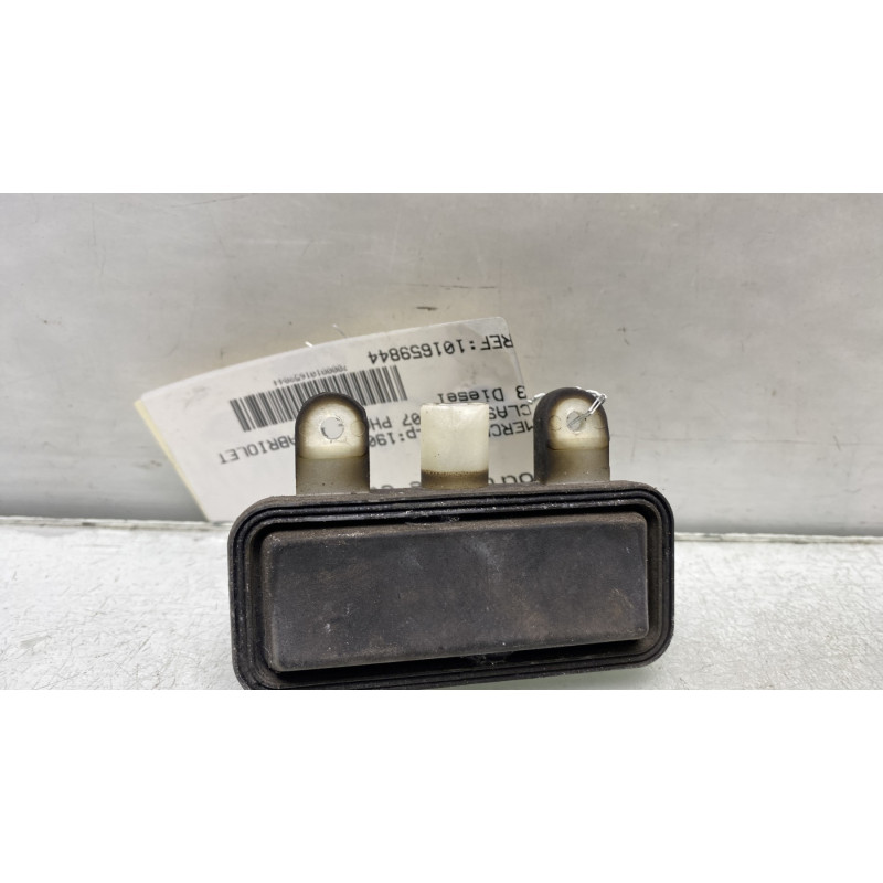 Bouton de coffre MERCEDES CLASSE E 207 Photo n°1