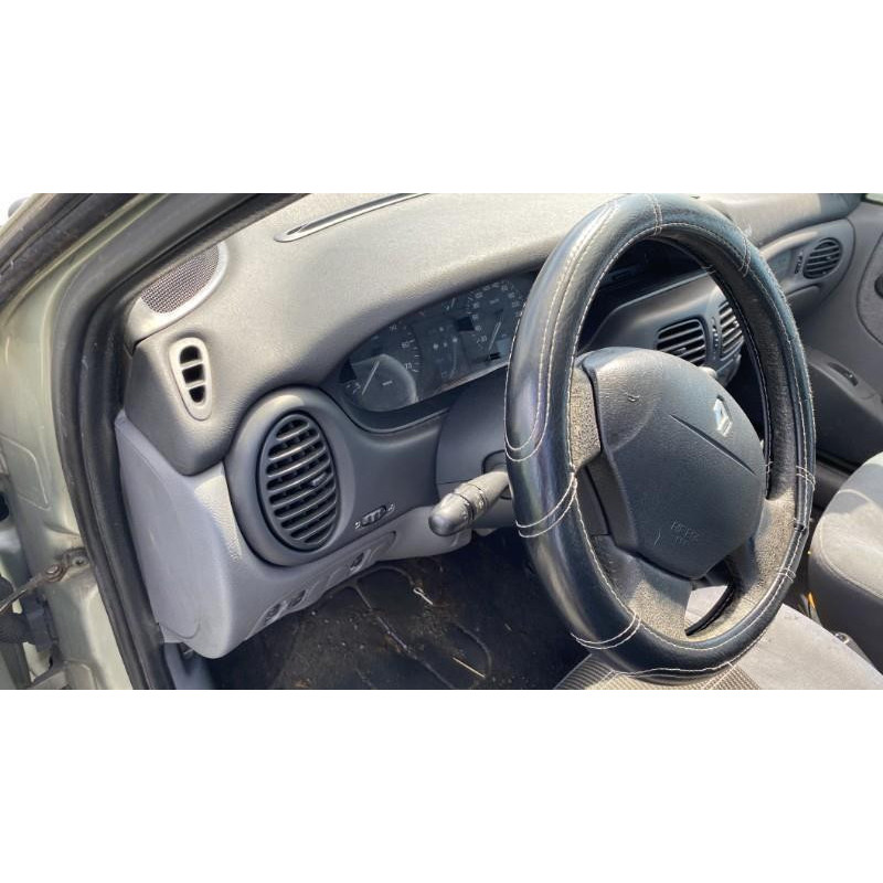 Pare choc avant RENAULT MEGANE 1 Photo n°7
