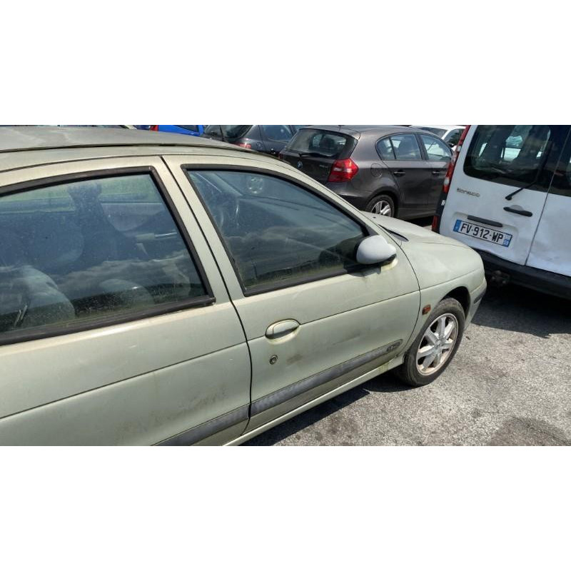 Pare choc avant RENAULT MEGANE 1 Photo n°11