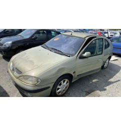 Pare choc avant RENAULT MEGANE 1