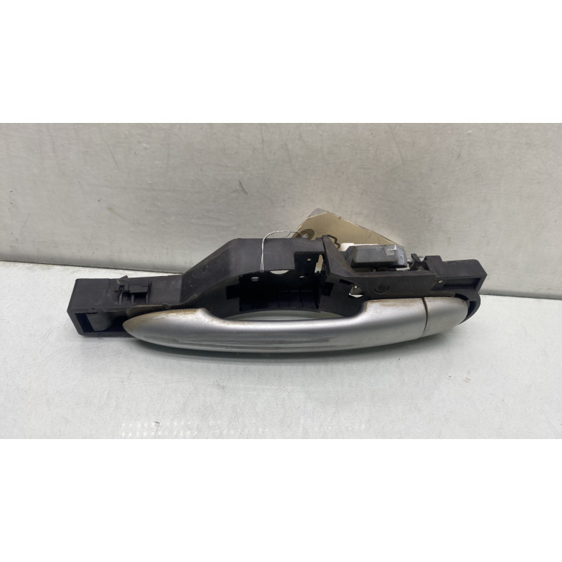Poignee porte arriere droit RENAULT CLIO 3 Photo n°1