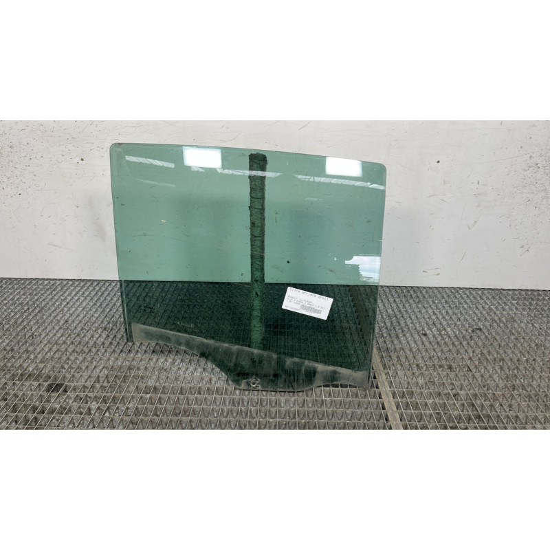 Vitre arriere droit RENAULT CLIO 3 Photo n°1