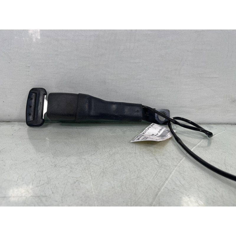 Attache ceinture avant gauche SUZUKI SWIFT 4 Photo n°2