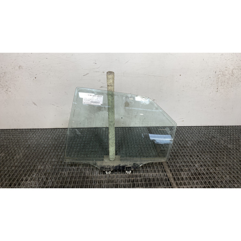 Vitre arriere gauche HONDA CIVIC 8 Photo n°1
