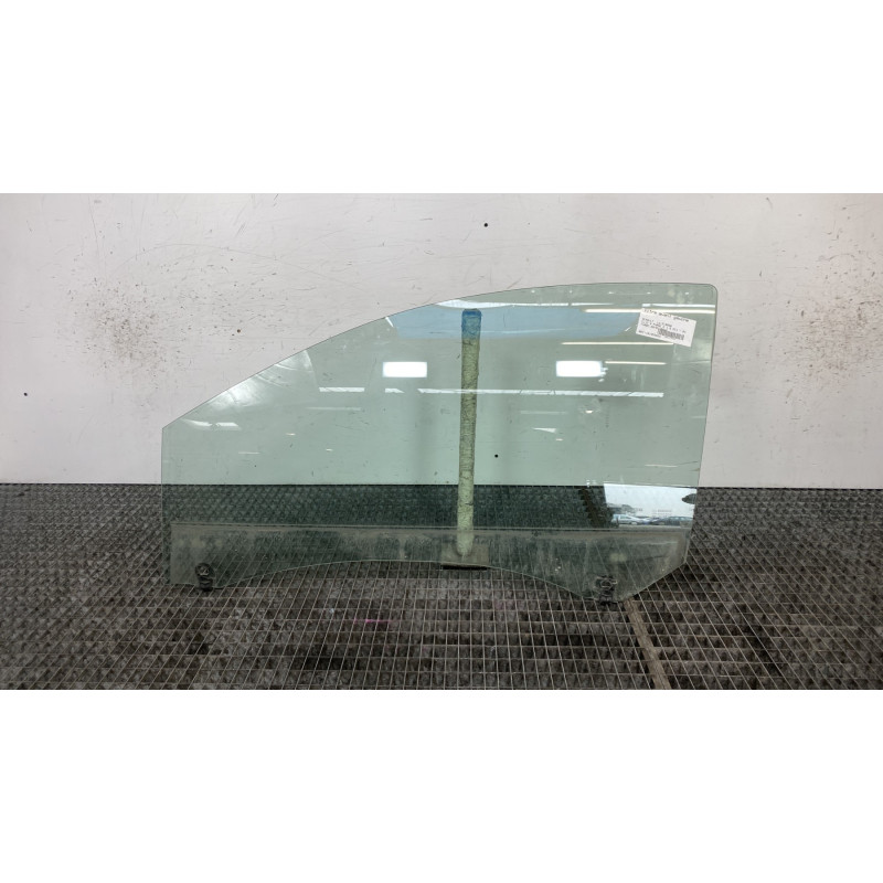 Vitre avant gauche RENAULT CLIO 3 Photo n°1
