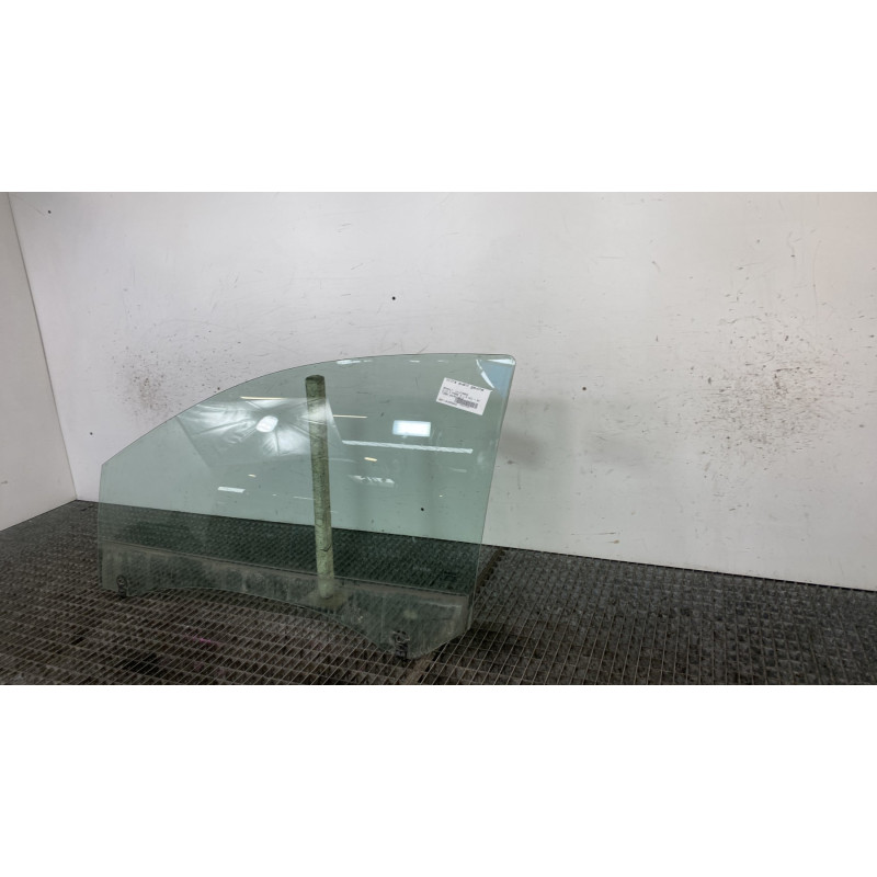 Vitre avant gauche RENAULT CLIO 3 Photo n°6