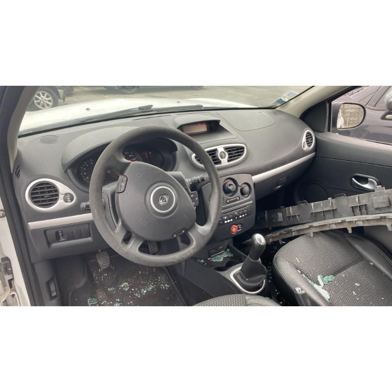 Vitre avant gauche RENAULT CLIO 3 Photo n°8