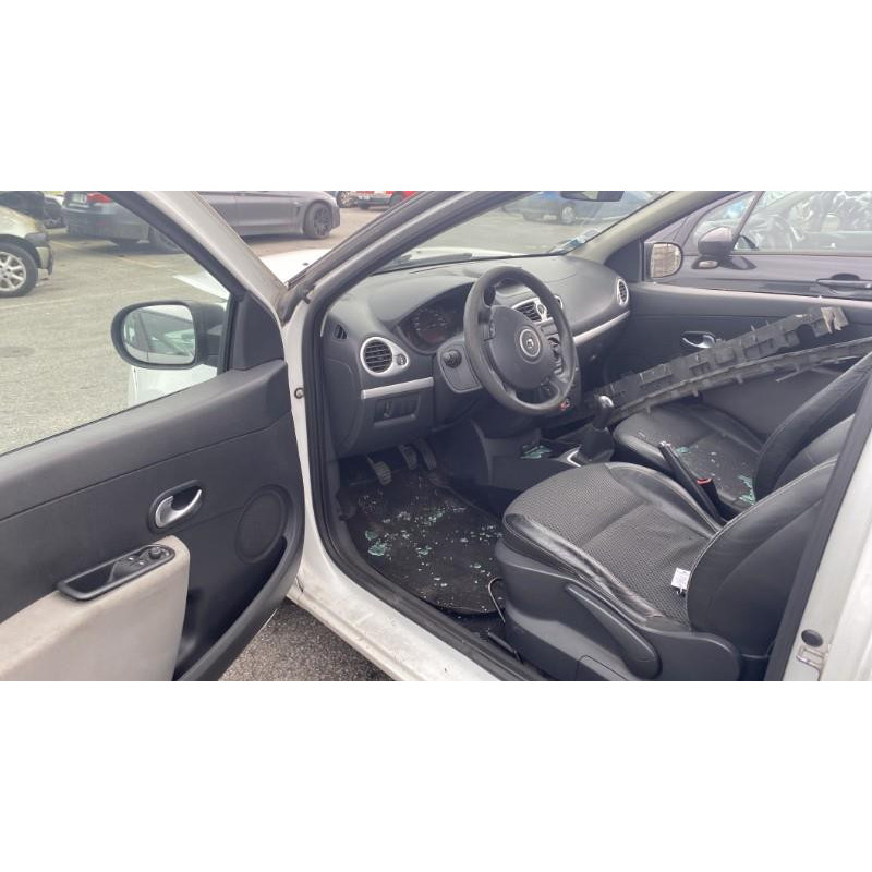 Vitre avant gauche RENAULT CLIO 3 Photo n°12