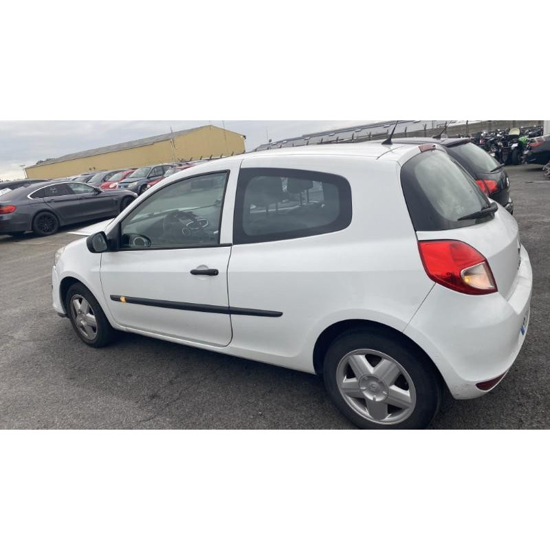Vitre avant gauche RENAULT CLIO 3 Photo n°13