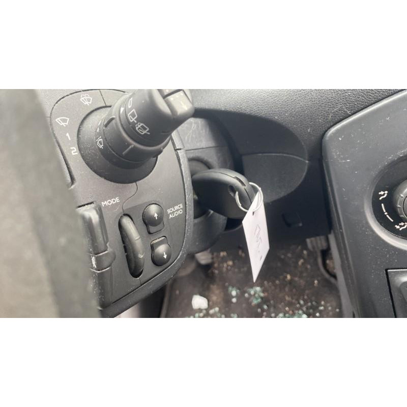 Vitre avant gauche RENAULT CLIO 3 Photo n°17