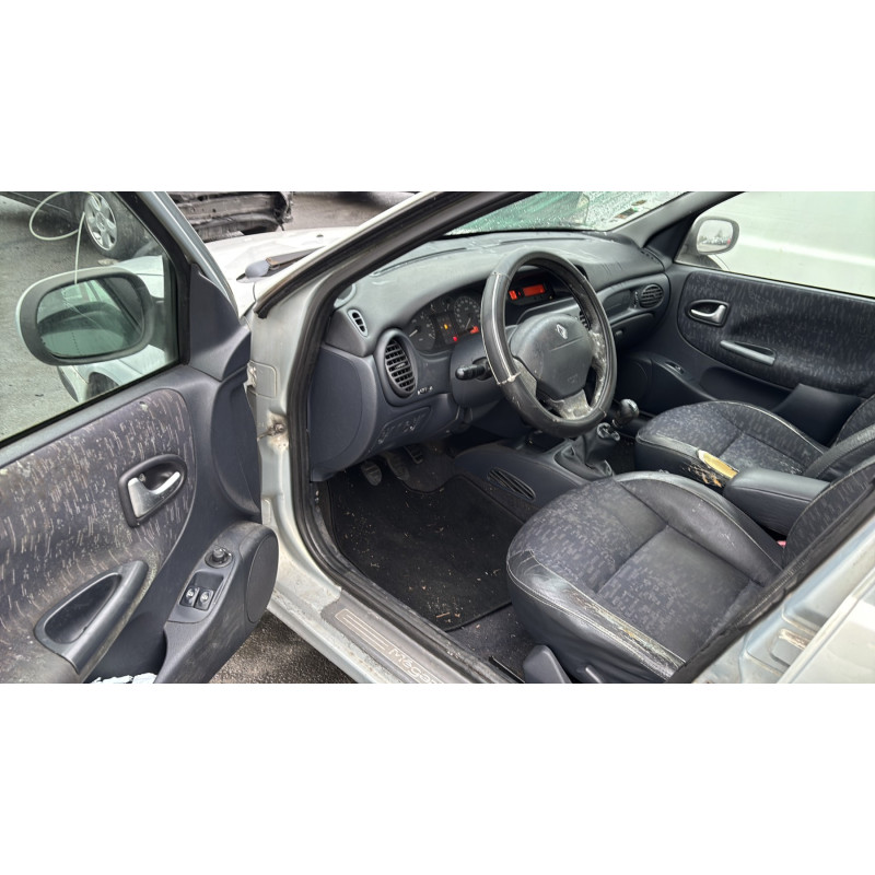 Verin de coffre RENAULT MEGANE 1 Photo n°12