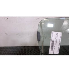 Vitre arriere droit PEUGEOT 106