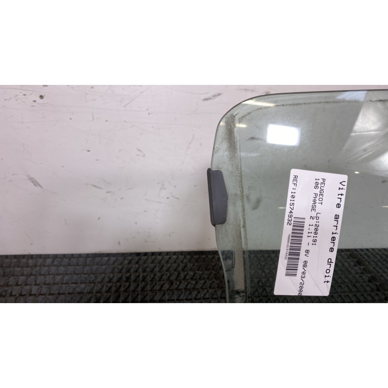 Vitre arriere droit PEUGEOT 106 Photo n°4