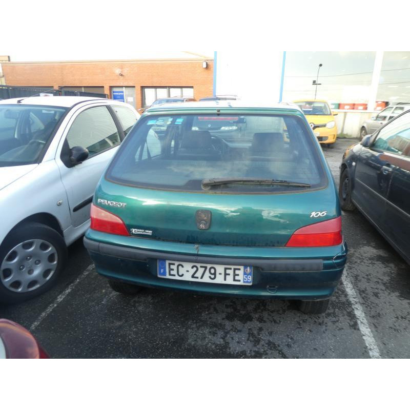 Vitre arriere droit PEUGEOT 106 Photo n°8