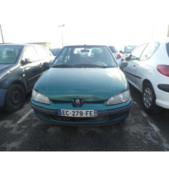 Vitre arriere droit PEUGEOT 106