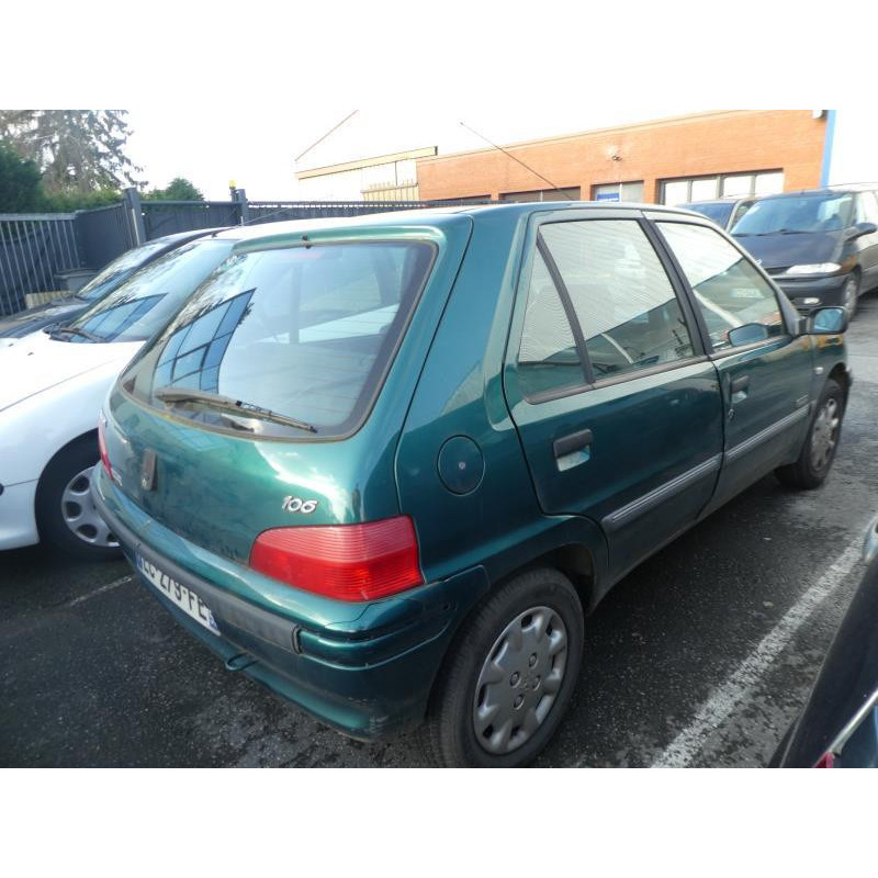 Vitre arriere droit PEUGEOT 106 Photo n°13