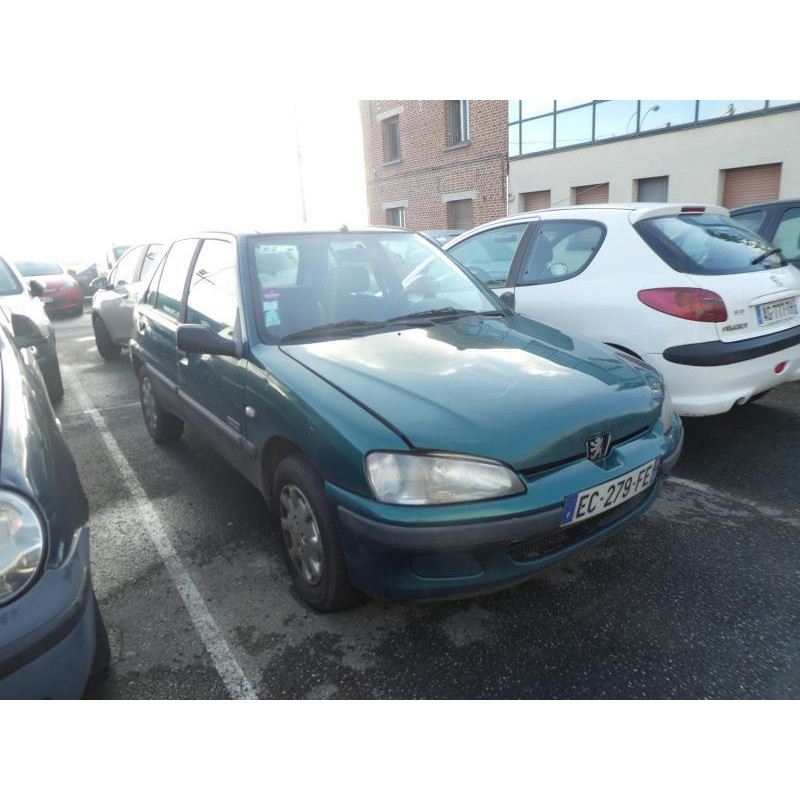 Vitre arriere droit PEUGEOT 106 Photo n°15