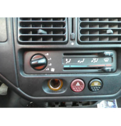 Vitre arriere droit PEUGEOT 106