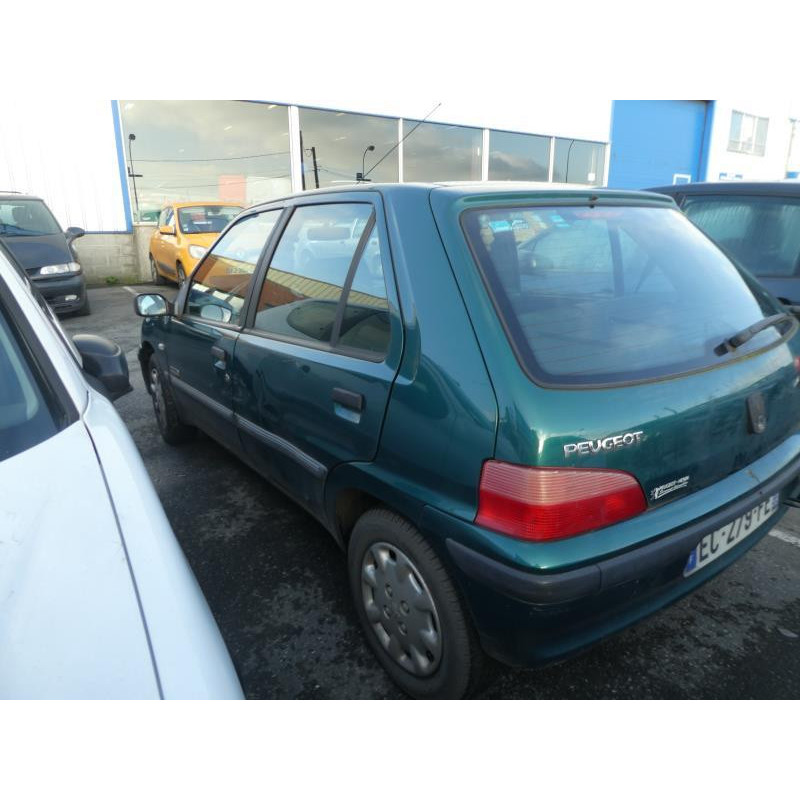 Vitre arriere droit PEUGEOT 106 Photo n°18