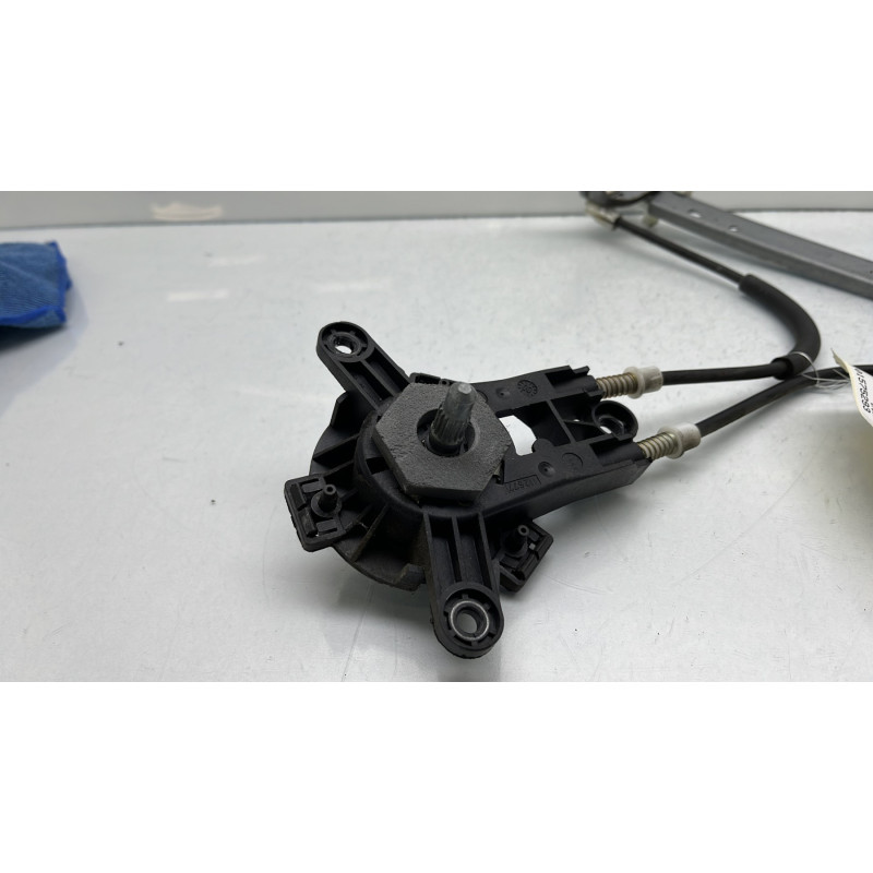 Leve vitre mecanique arriere droit PEUGEOT 106 Photo n°5