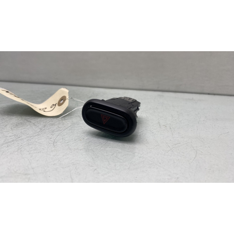 Bouton de warning MINI MINI 3 F56 Photo n°1