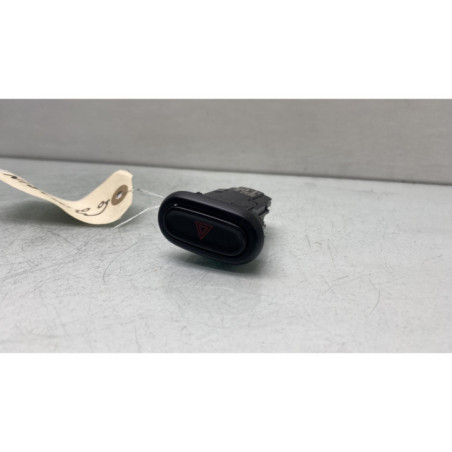 Bouton de warning MINI MINI 3 F56 Photo n°1