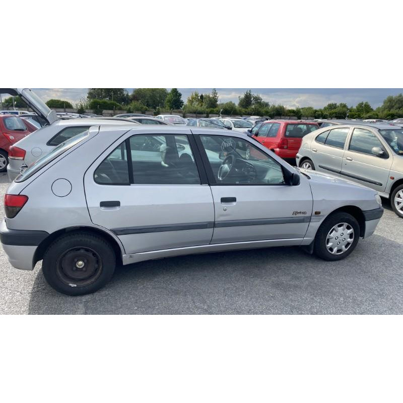 Malle/Hayon arriere PEUGEOT 306 Photo n°13