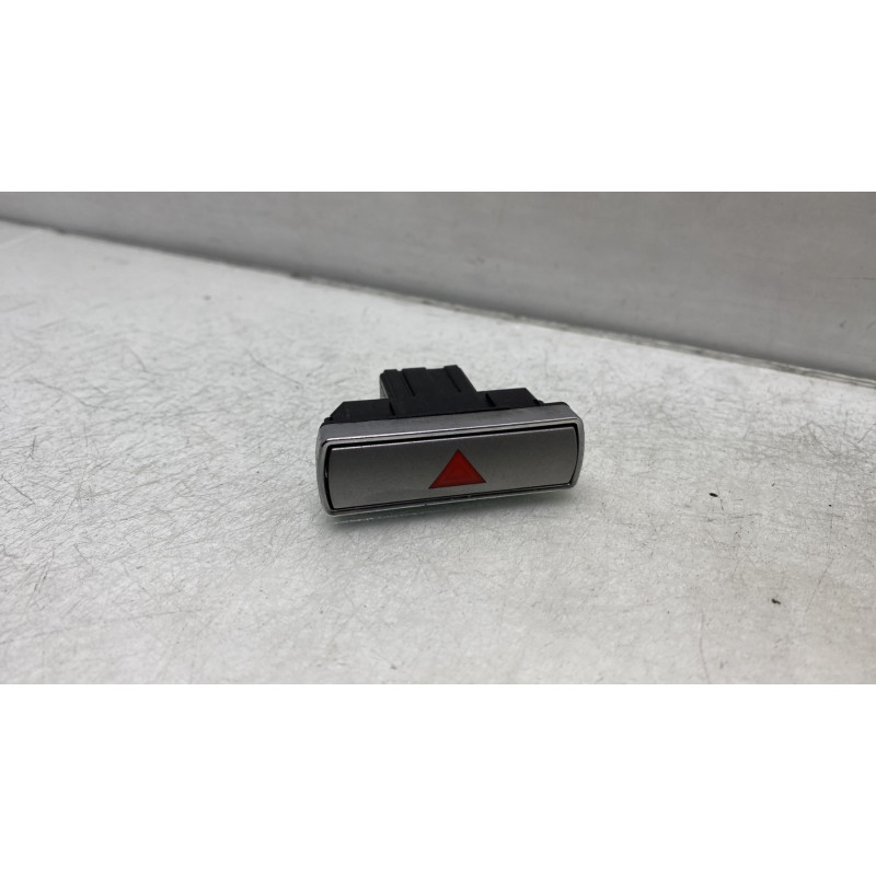Bouton de warning FORD MONDEO 3 Photo n°1