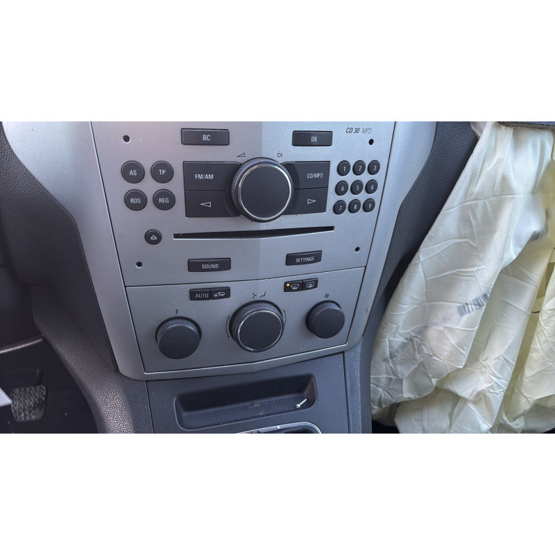 Poignee porte arriere gauche OPEL ZAFIRA B Photo n°19