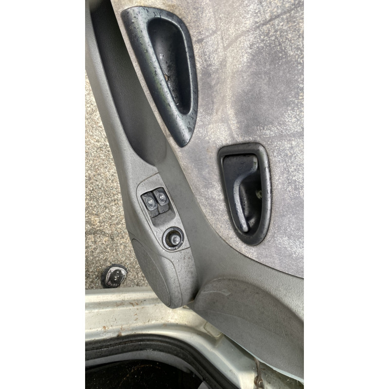 Porte arriere gauche RENAULT MEGANE 1 Photo n°14