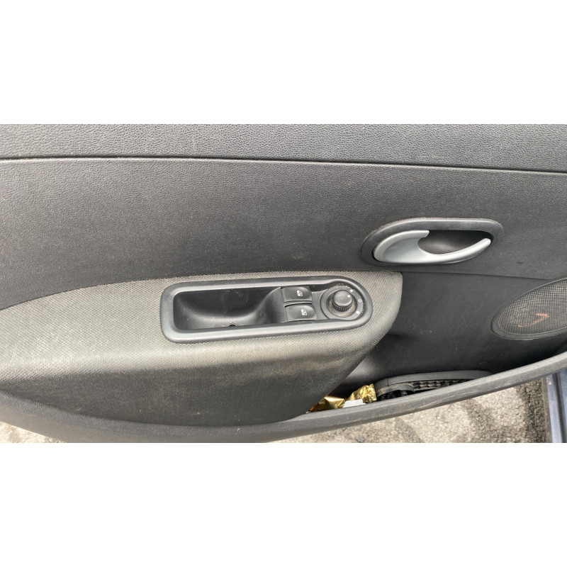 Poignee interieur arriere droit RENAULT CLIO 3 Photo n°13