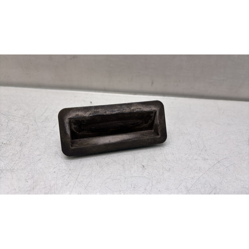 Bouton de coffre FORD FIESTA 6 Photo n°1