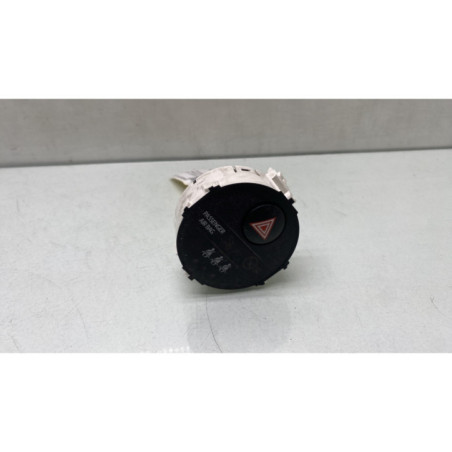 Bouton de warning TOYOTA YARIS 3 Photo n°1
