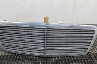 Calandre MERCEDES CLASSE E 210 Photo n°1