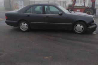 Calandre MERCEDES CLASSE E 210
