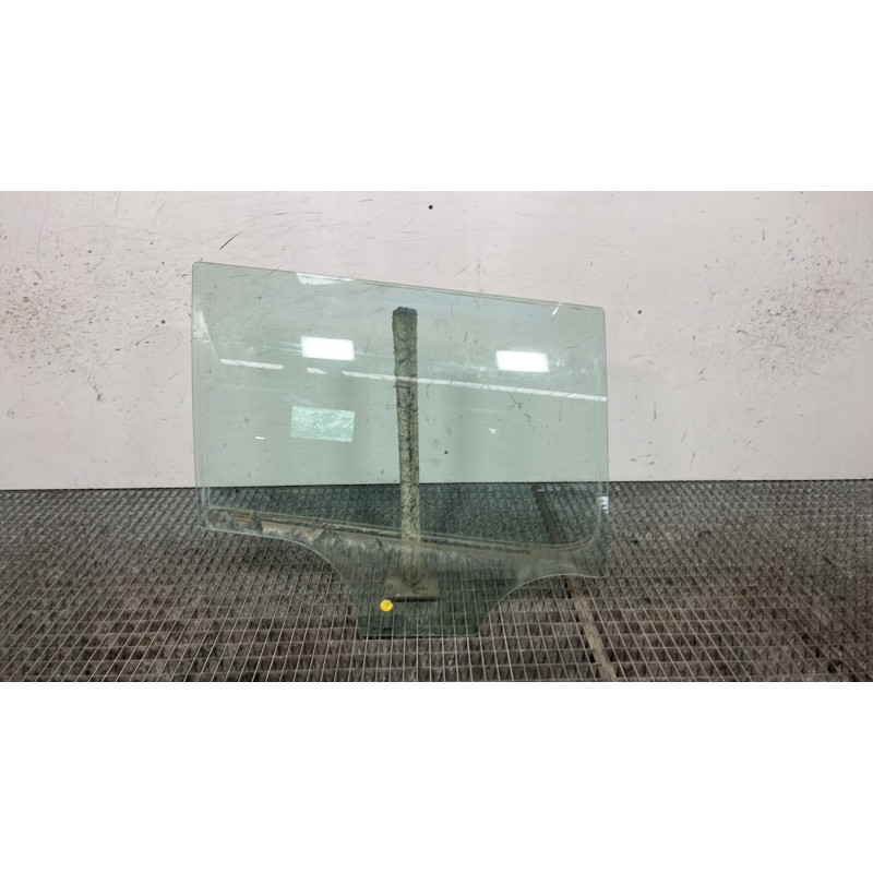 Vitre arriere droit SKODA YETI Photo n°1