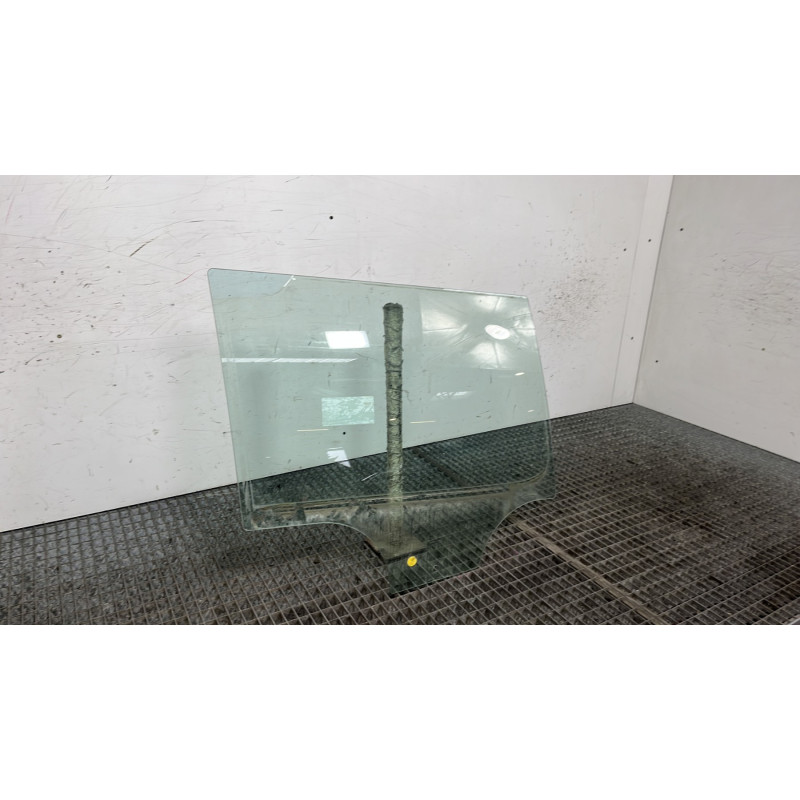 Vitre arriere droit SKODA YETI Photo n°3