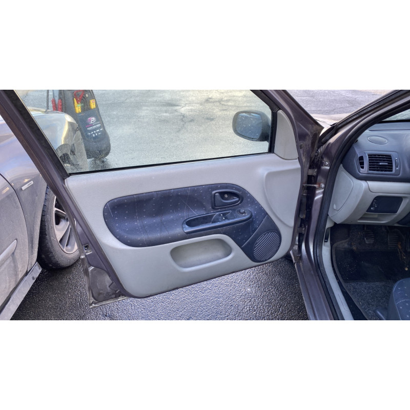 Calculateur moteur RENAULT CLIO 2 Photo n°13