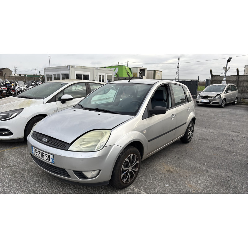 Vitre arriere gauche FORD FIESTA 5 Photo n°5