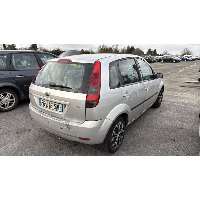 Vitre arriere gauche FORD FIESTA 5 Photo n°7