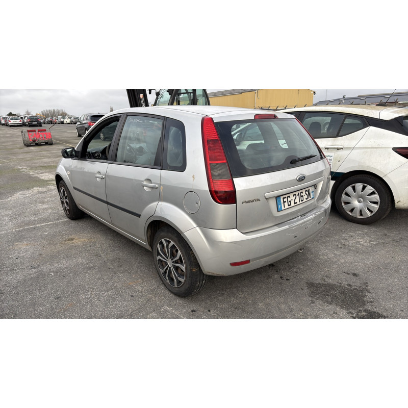 Vitre arriere gauche FORD FIESTA 5 Photo n°8
