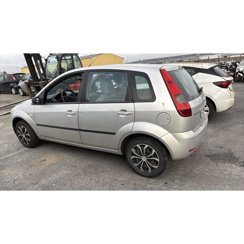 Vitre arriere gauche FORD FIESTA 5 Photo n°11