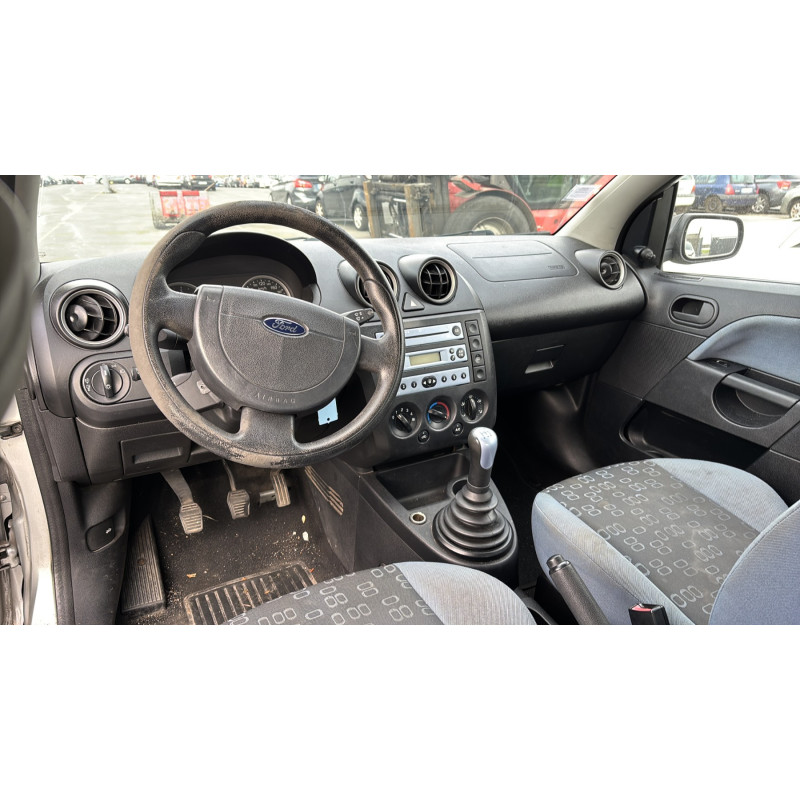 Vitre arriere gauche FORD FIESTA 5 Photo n°16
