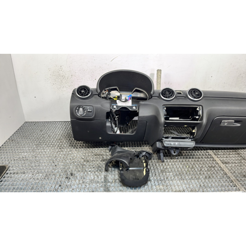 Planche de bord complete AUDI A1 1 Photo n°8