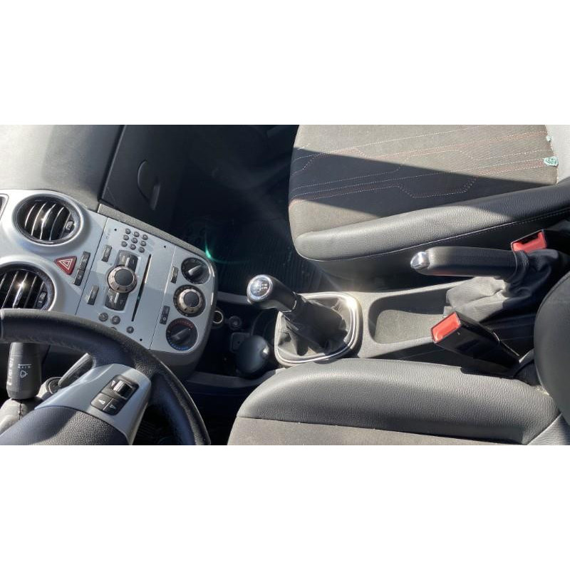 Poignee porte avant droit OPEL CORSA D Photo n°17