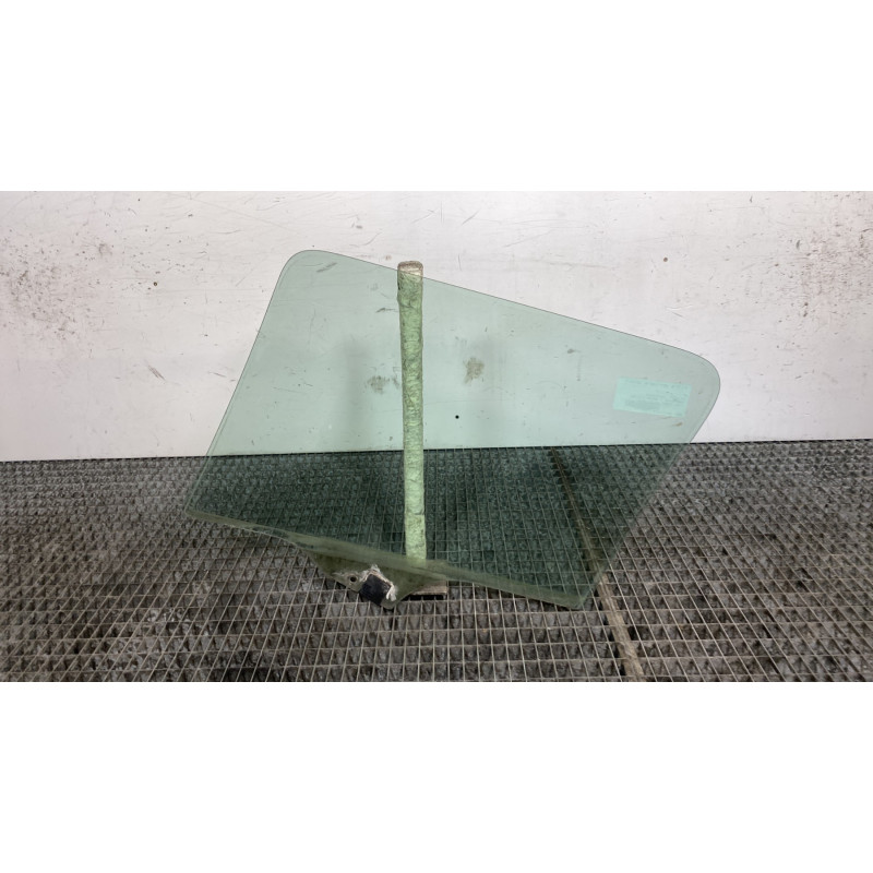 Vitre arriere droit PEUGEOT 206 Photo n°6