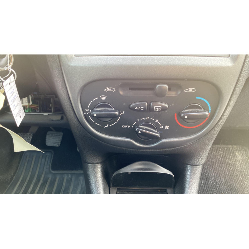 Vitre arriere droit PEUGEOT 206 Photo n°8