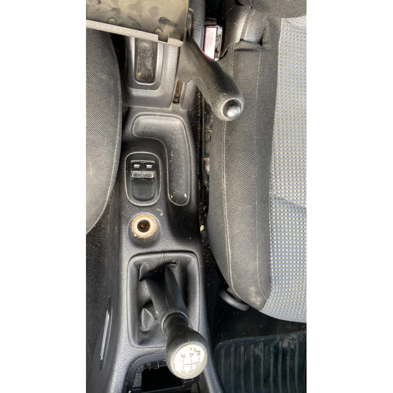 Vitre arriere droit PEUGEOT 206 Photo n°9