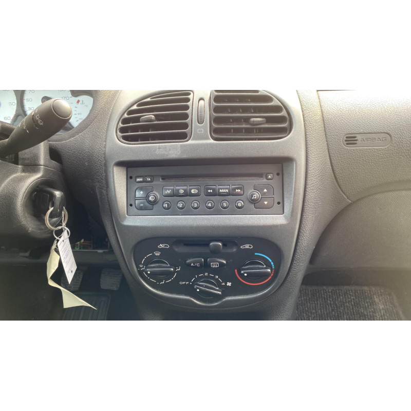 Vitre arriere droit PEUGEOT 206 Photo n°20