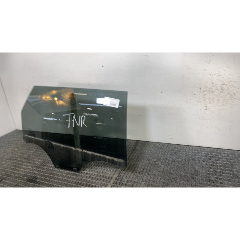 Vitre arriere droit PEUGEOT 5008 2 Photo n°3